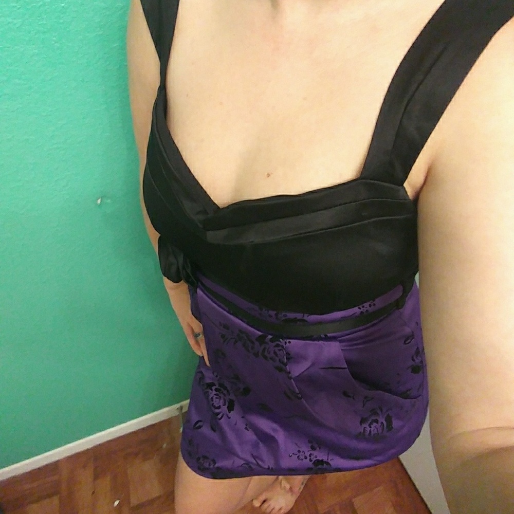 Sexy Sweetheart Cut Dress with Pockets!